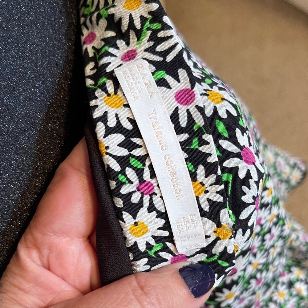 Zara Black Daisy-Print Mini Skirt with Ruffle Hem - Picture 5 of 5
